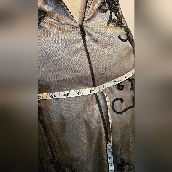 Hannah Black and Beige Dress - Picture 5 of 9